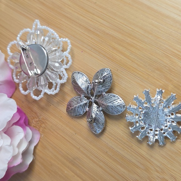 Elegant Floral Jewelry Set of 3 with Crystal Accents - Picture 5 of 5
